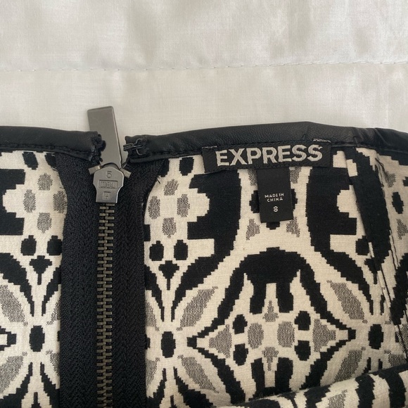Express Mini Skirt - Picture 3 of 4